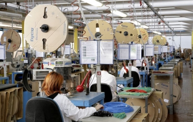 Pmi manifatturiero Italia sale a dicembre ai massimi da 32 mesi